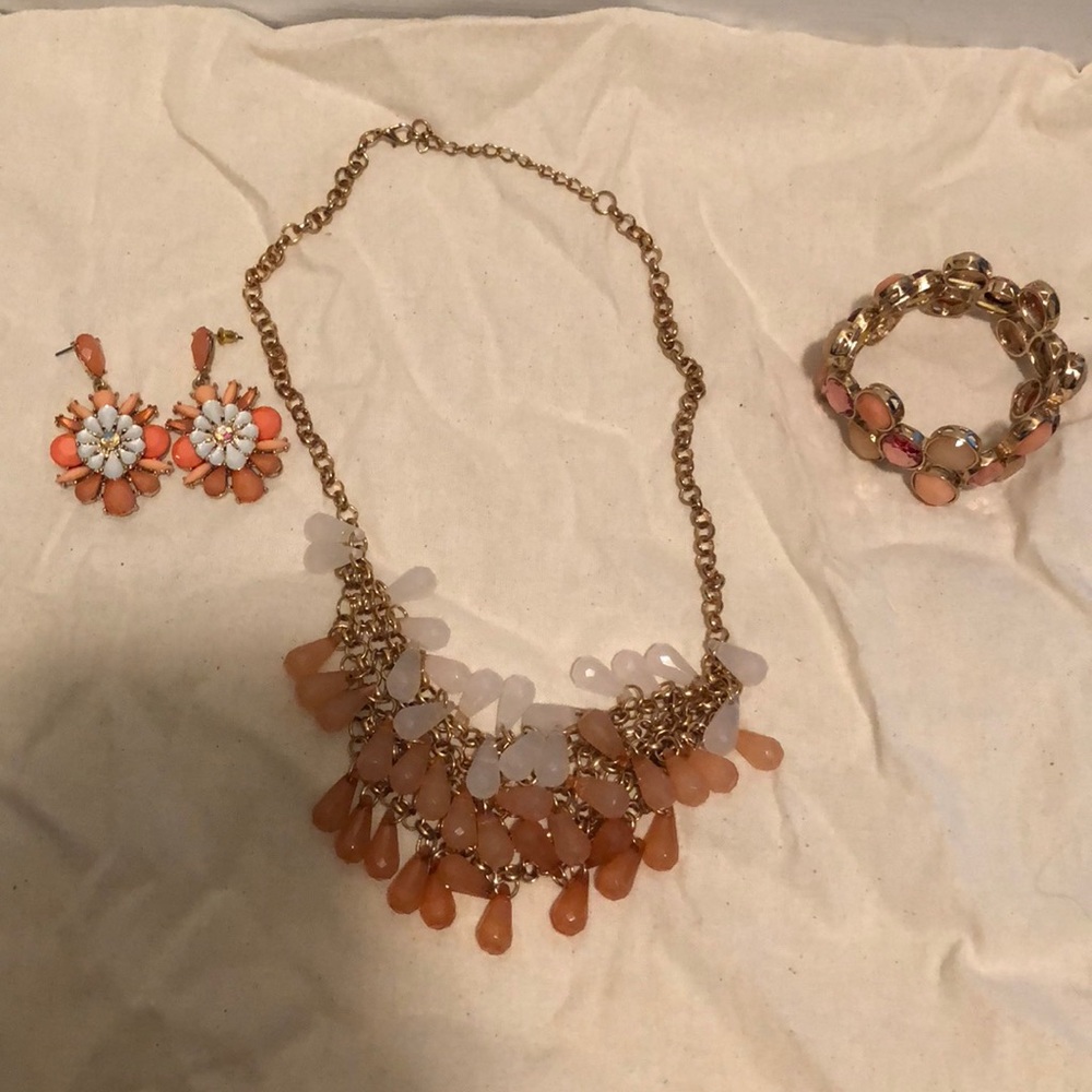 Bejeweled soft pink jewelry set